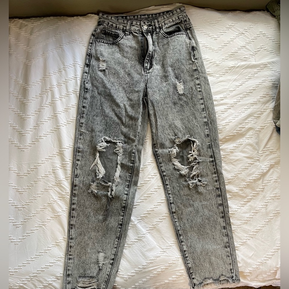 HIGH WAISTED RIPPED JEANS